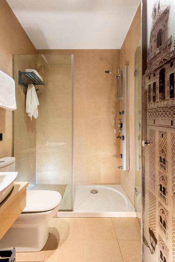 Cathedral Luxury Studio, Swimming Pool And Cathedral Views Sevilla Exteriör bild