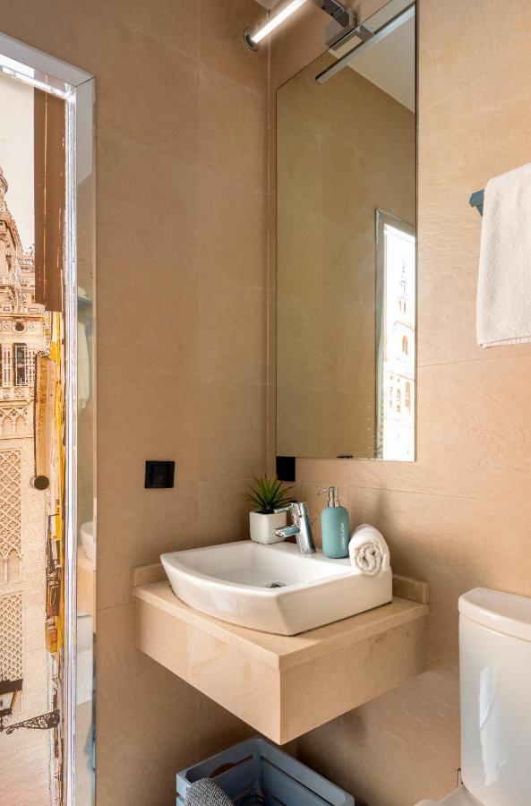 Cathedral Luxury Studio, Swimming Pool And Cathedral Views Sevilla Exteriör bild